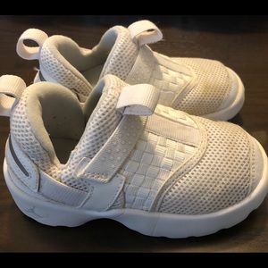 White toddler slip ons size 8